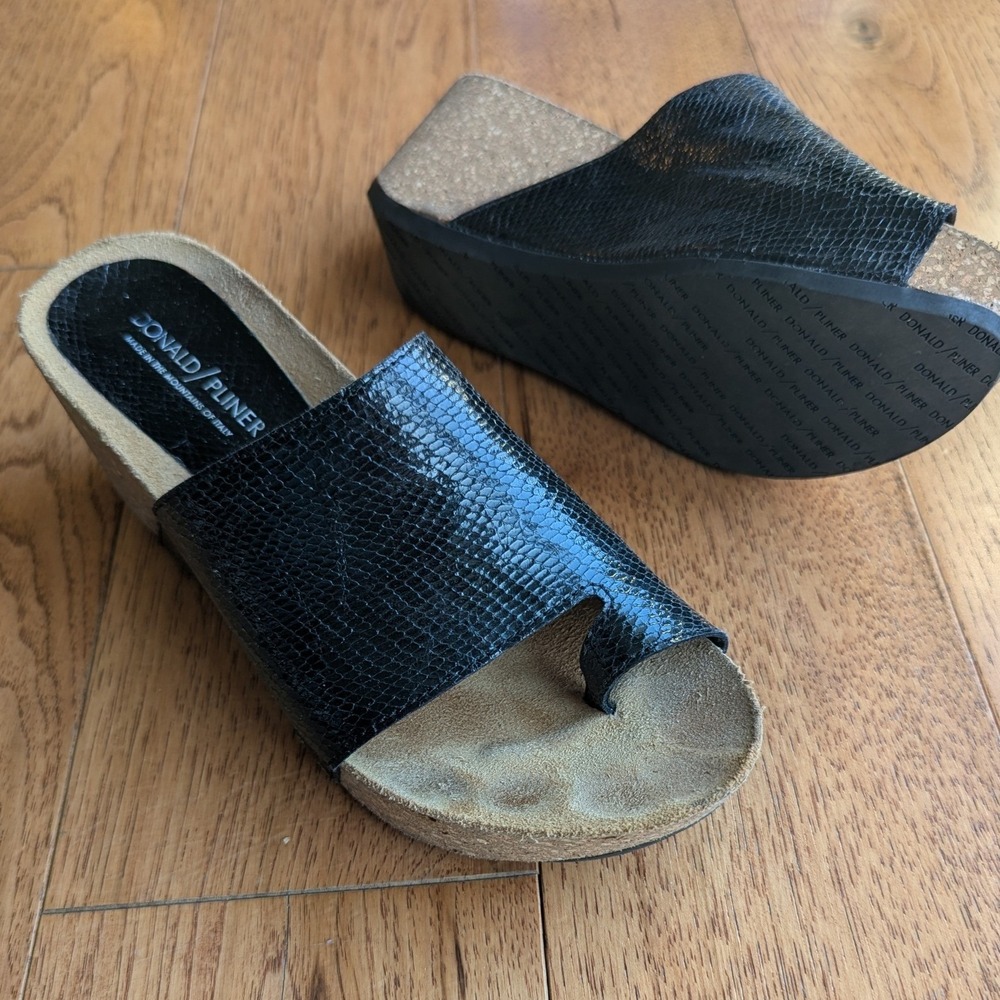 Donald Pliner Platform Wedge Sandals Black Snakeskin Embossed Cork Womens 7B